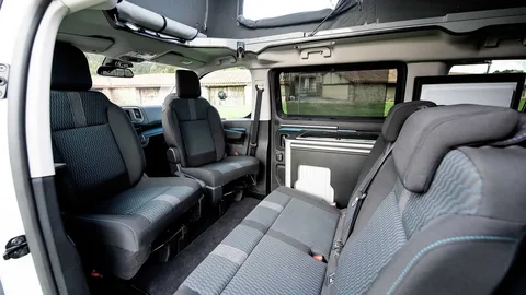 Interior Comfort and Practicality of Peugeot Traveller BlueHDi 180 EAT8 Active L2